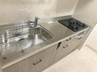 キッチンリフォーム 収納力がアップし空間も明るくなったキッチン